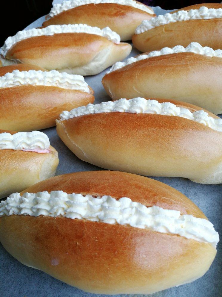 不见光的孩子做的颜值奶油草莓甜心小面包