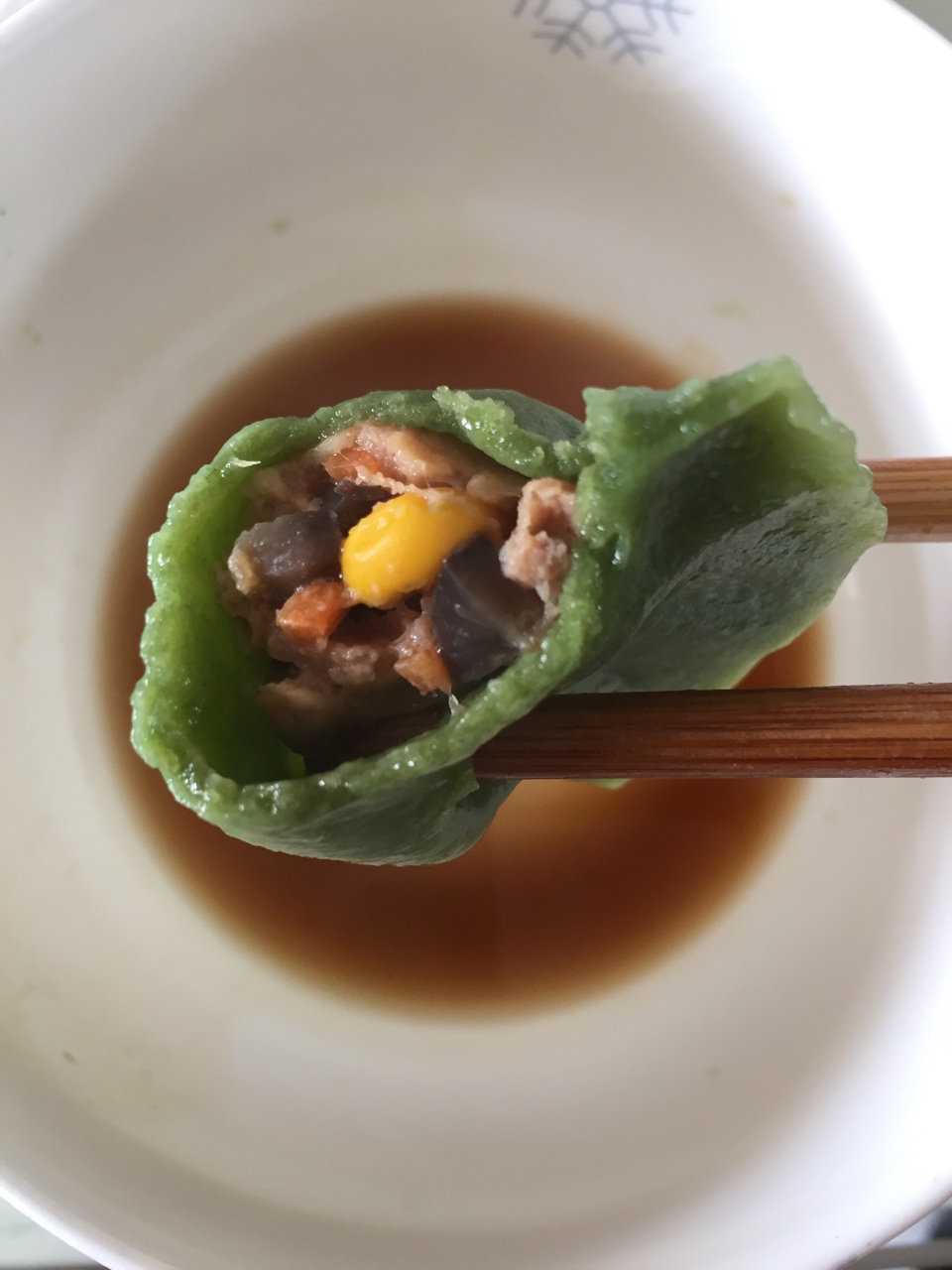 菠菜面猪肉玉米海参饺子的做法
