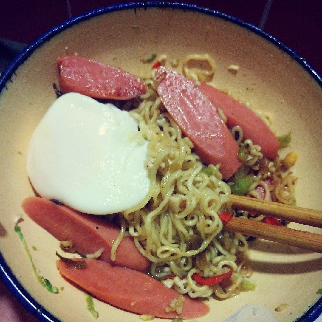 路边摊风味炒方便面