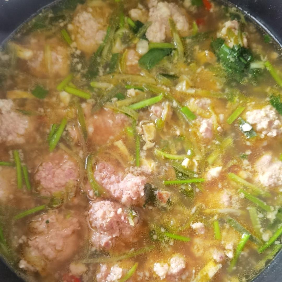一碗清甜鲜美的萝卜丝肉丸汤