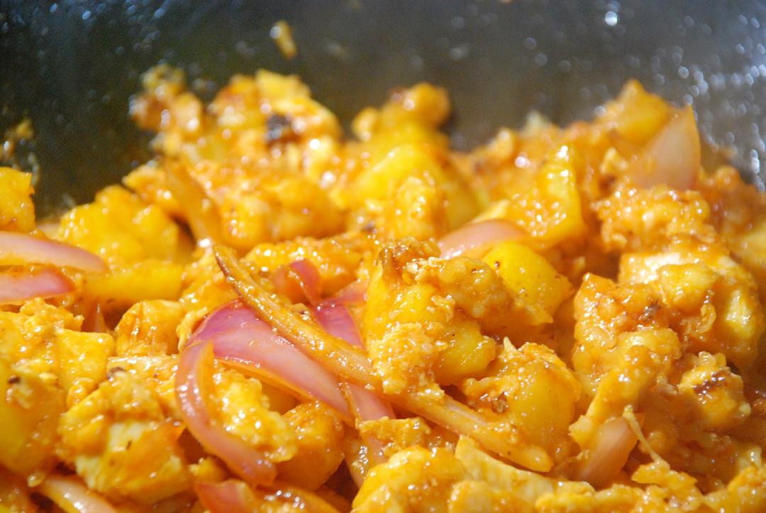 洋葱炒菠萝鸡的做法