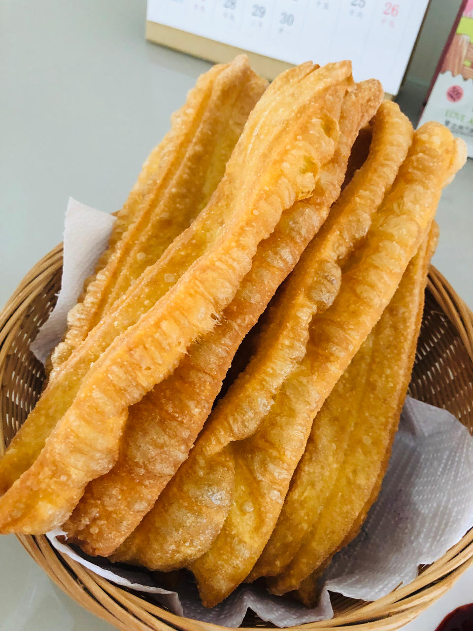 油条这样炸 一看就会做了也不废 酥香可口各个空心 附细节视频详解
