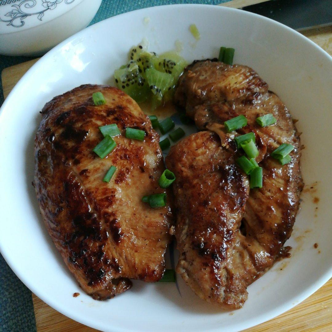 健身厨男版：香煎滑嫩鸡胸肉，全网最流行的鸡胸吃法！