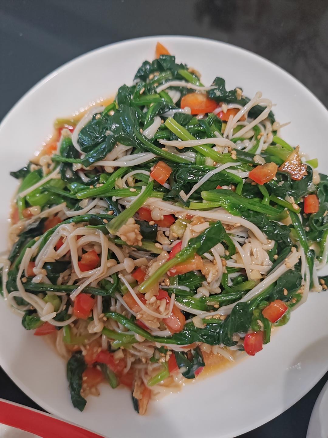 解馋减脂餐！酸辣开胃又下饭的菠菜拌金针菇