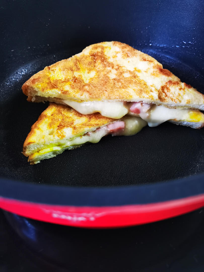 平底锅爆浆三明治