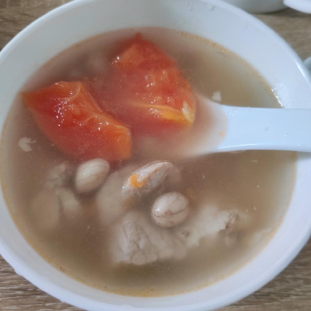 老广菜单每周必备汤水「木瓜花生鸡脚汤」