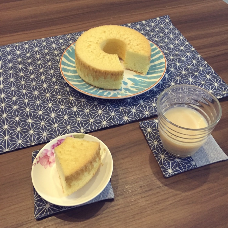 超简单完美戚风蛋糕（6寸2蛋）附打发、翻拌、脱模视频