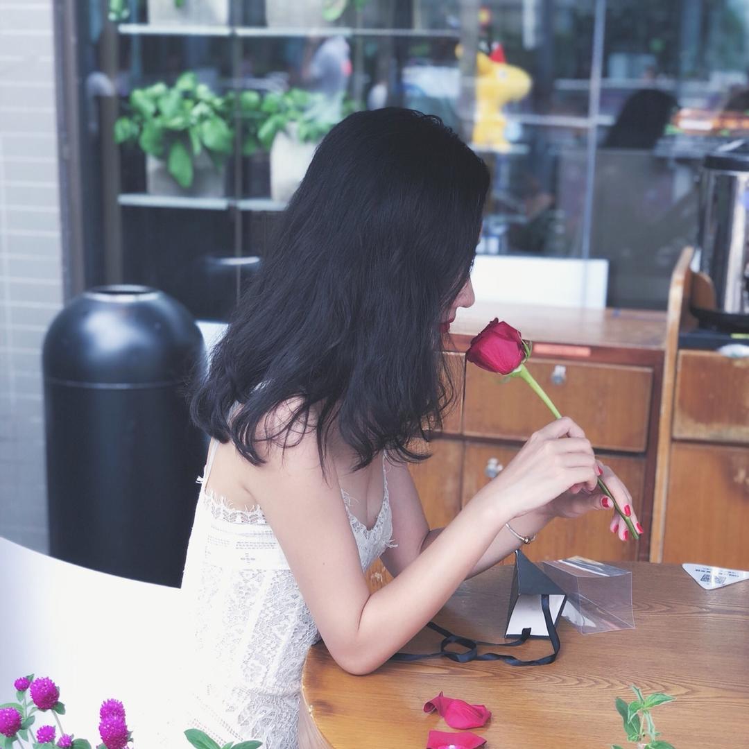 小黑屋里的草莓