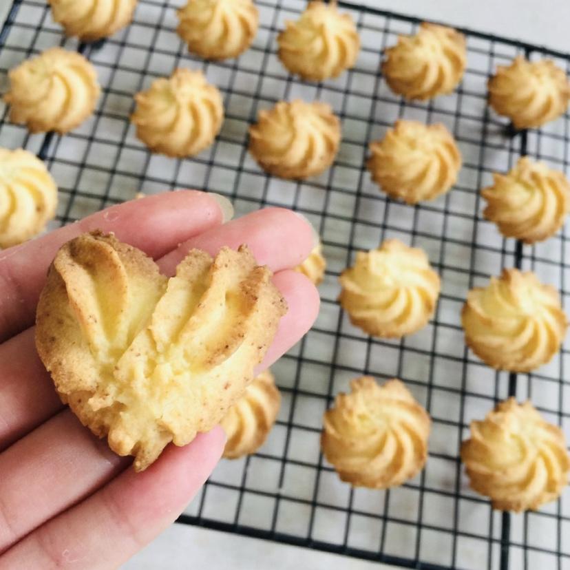 花纹如刀锋般锐利的黄油曲奇