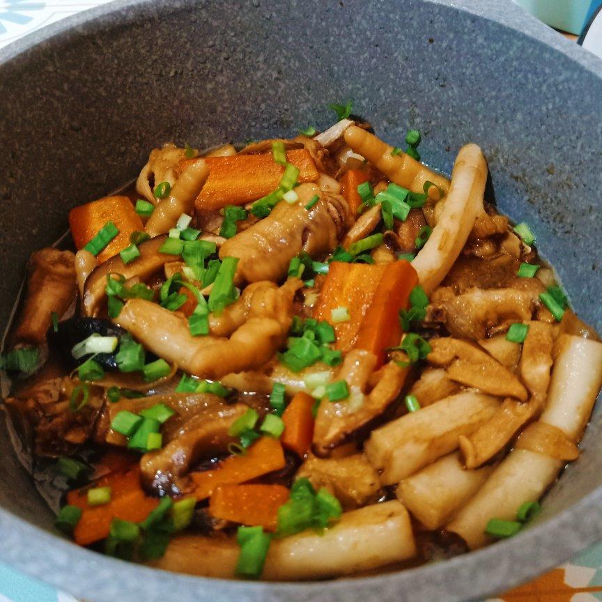 超好吃的鸡爪炒年糕