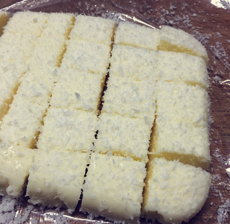 完胜85度C牛奶椰丝小方