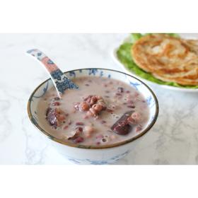 红枣红豆薏仁牛奶粥