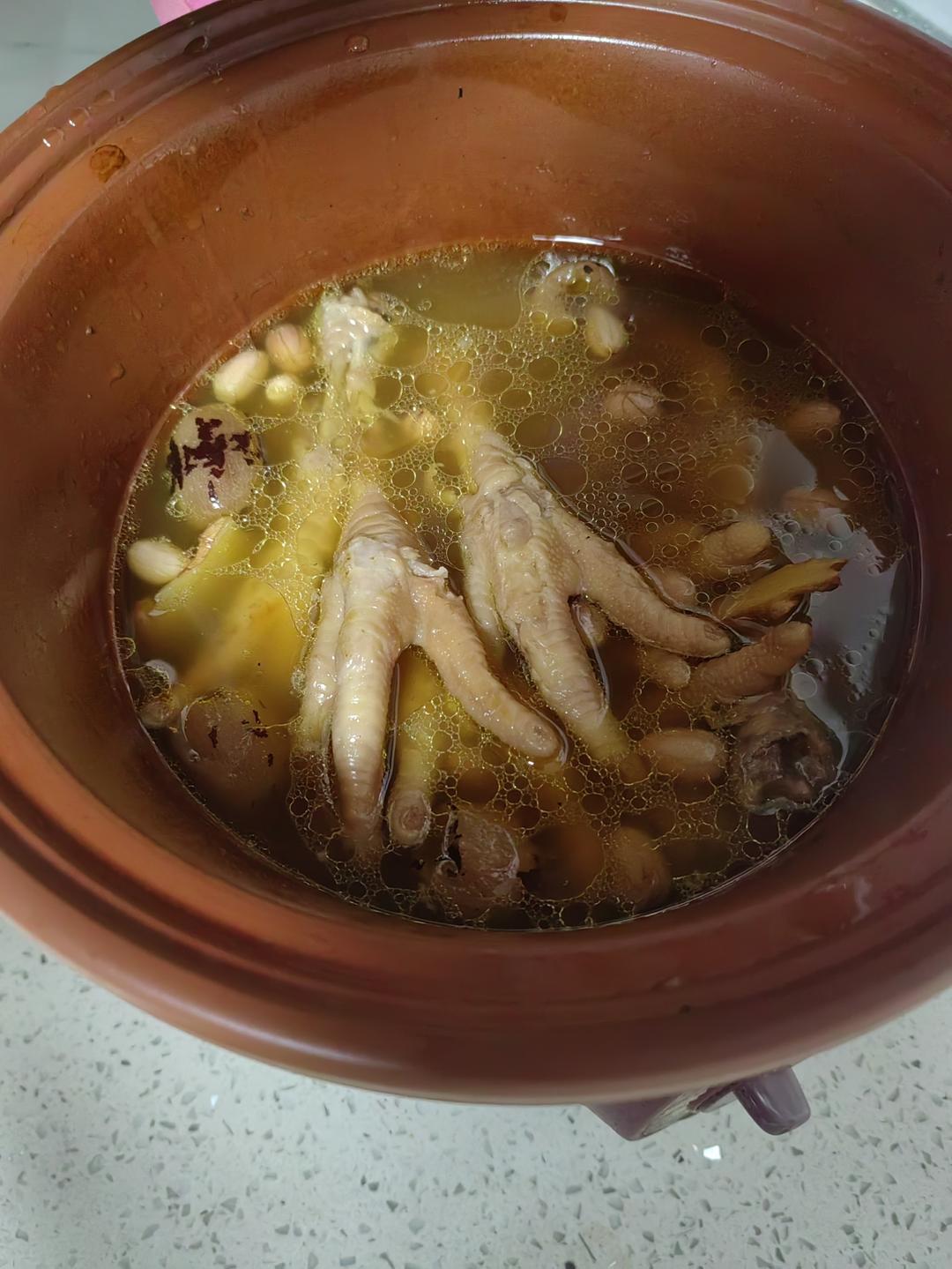 红枣花生煲鸡爪