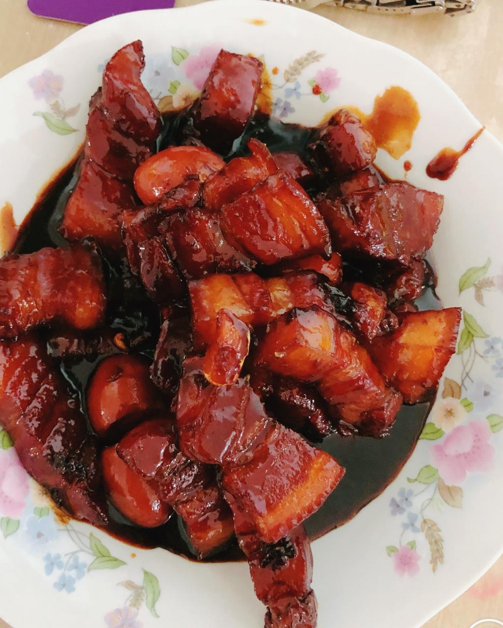加了鹌鹑蛋后，这盘红烧肉，美味的逆天啦——鹌鹑蛋烧肉（孔瑶食谱）