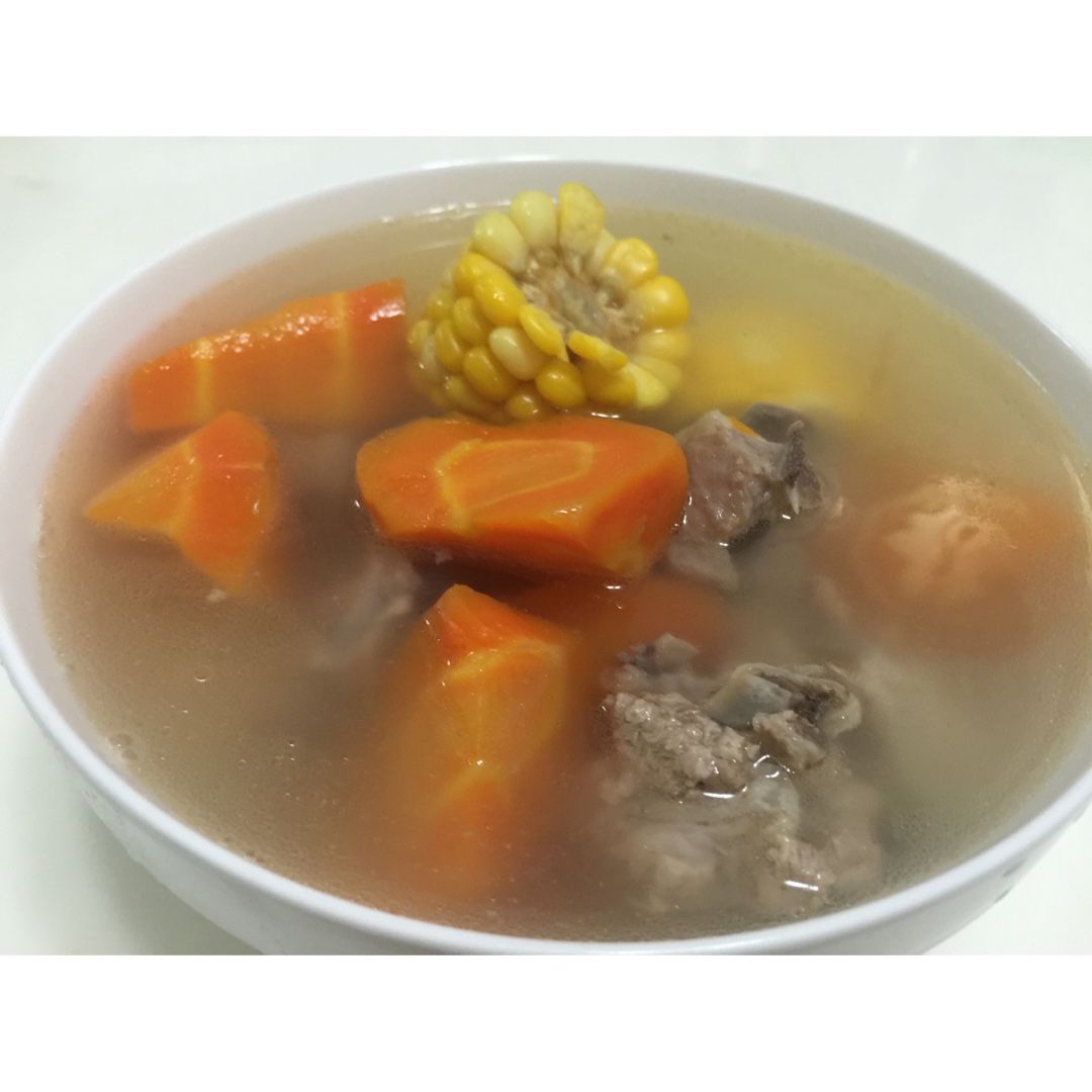 胡萝卜玉米排骨汤