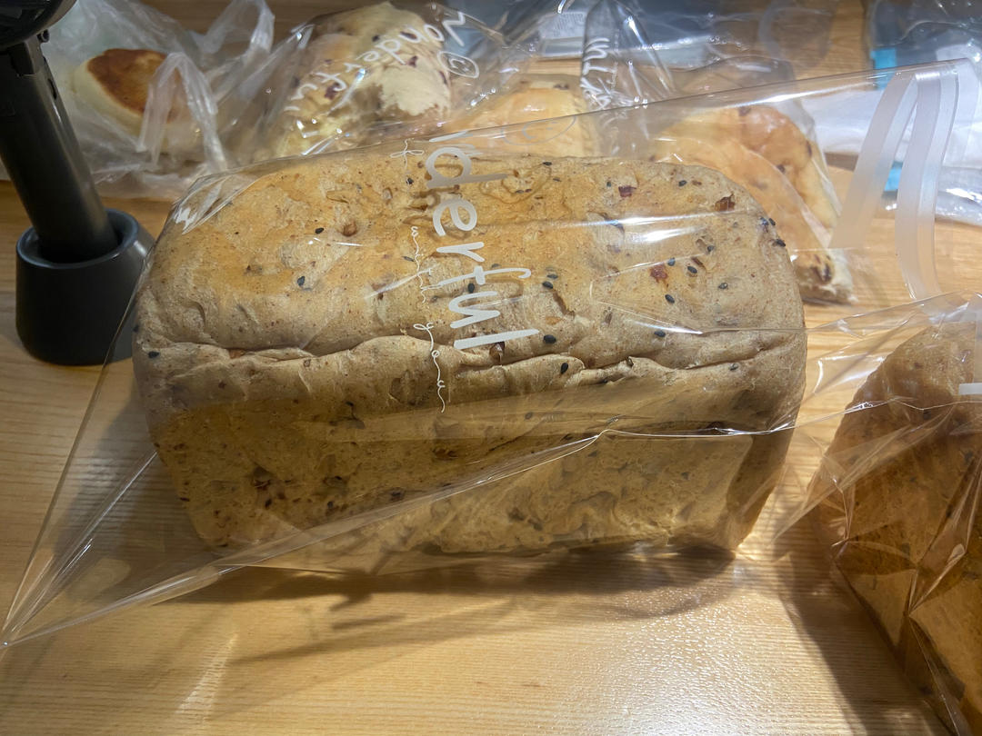 高纤低脂的全麦核桃吐司