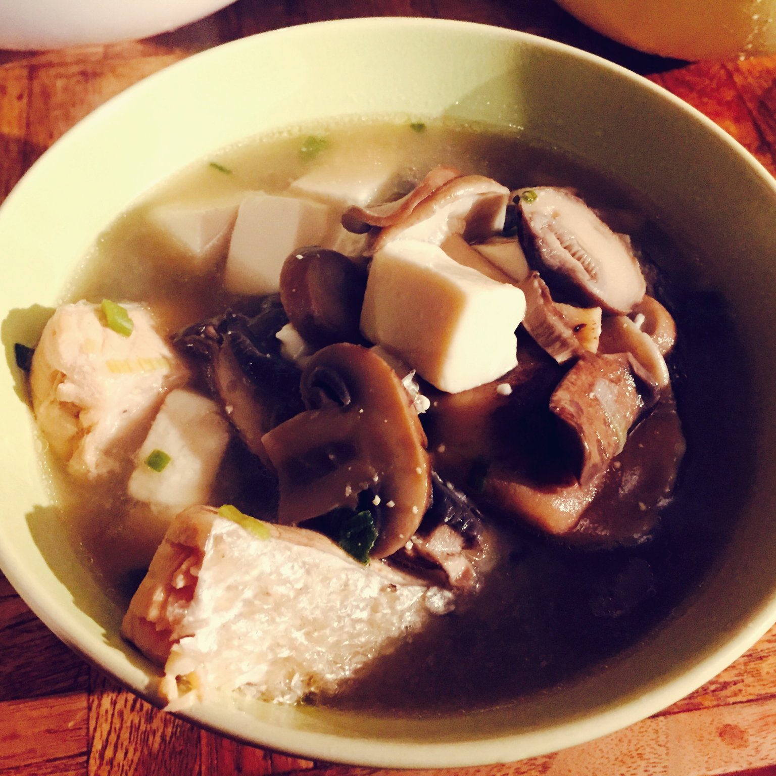 三文鱼肚冻豆腐菇菇味增汤