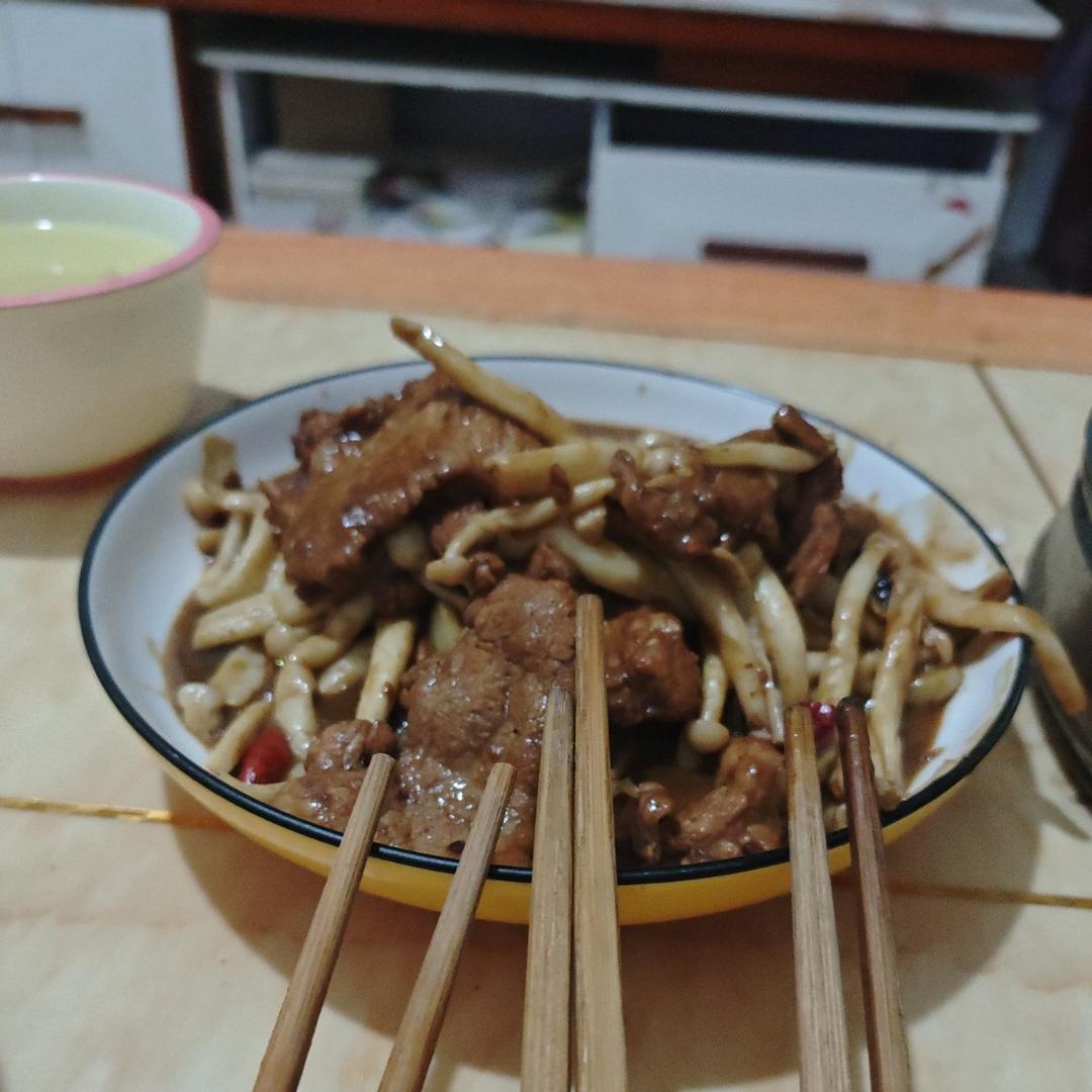 白玉菇炒肉片