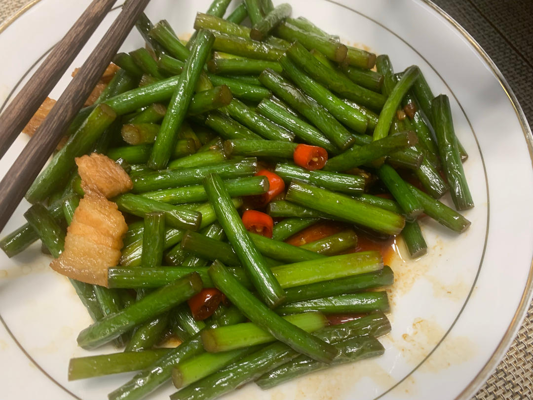简单易做的下饭菜－蒜苔炒肉