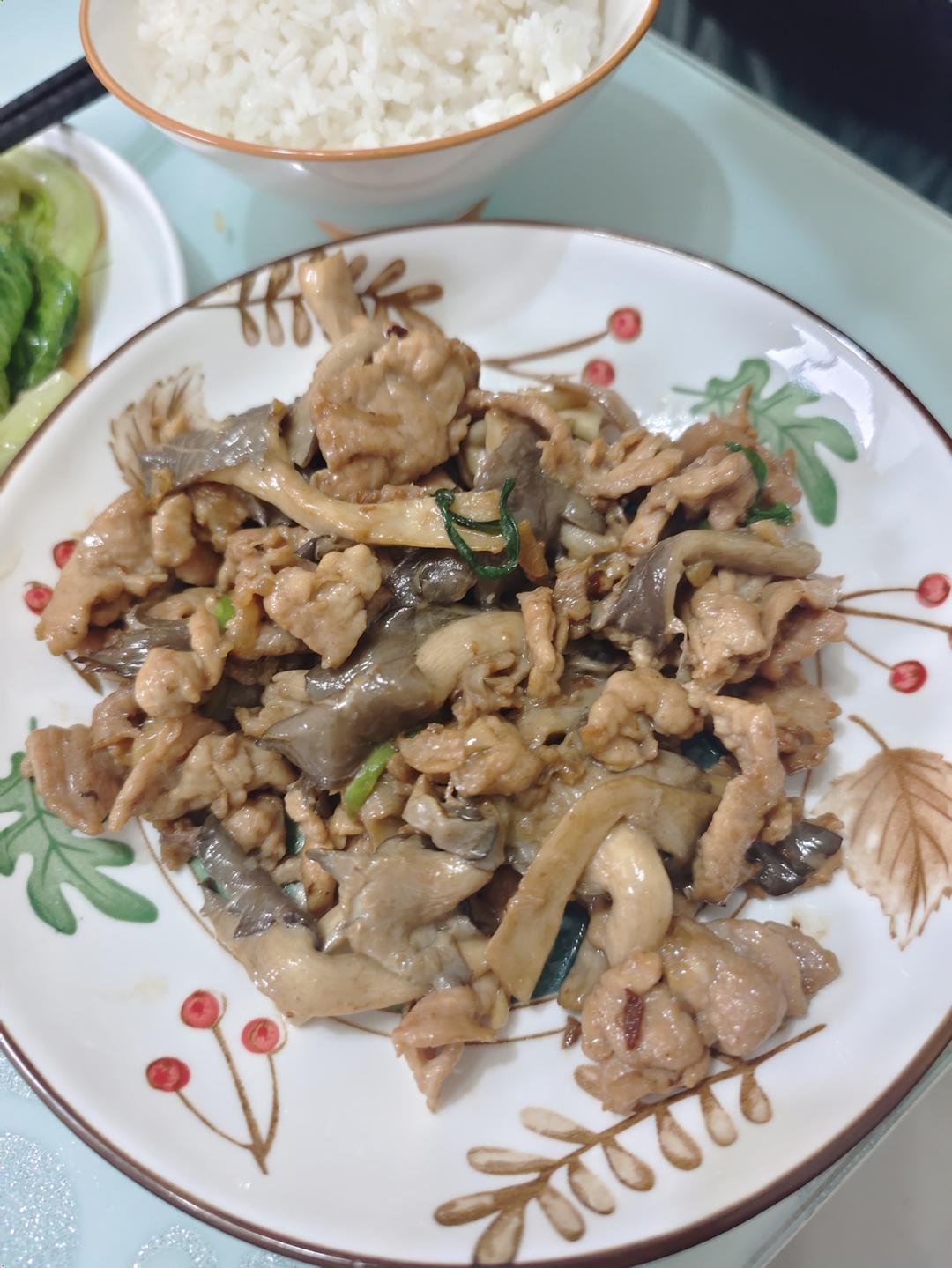 平菇炒肉片