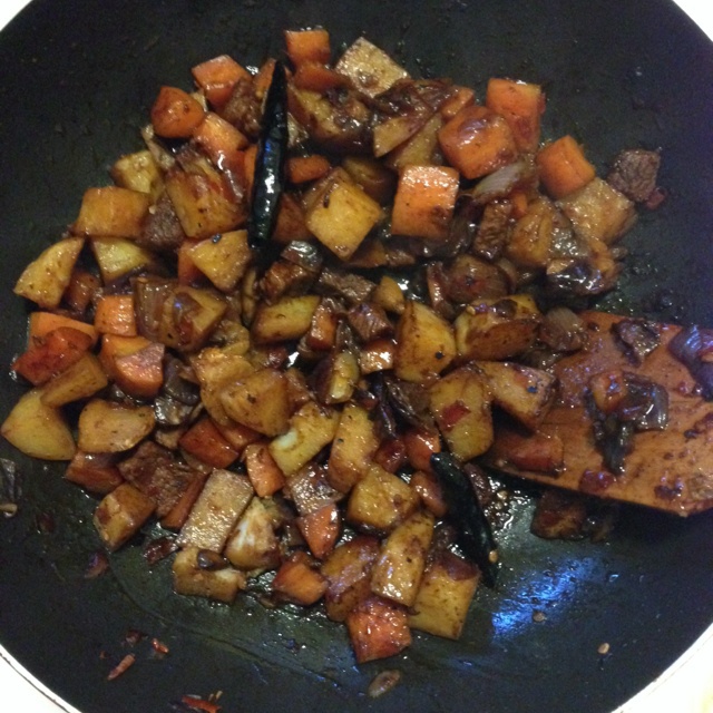 胡萝卜土豆烧牛腩