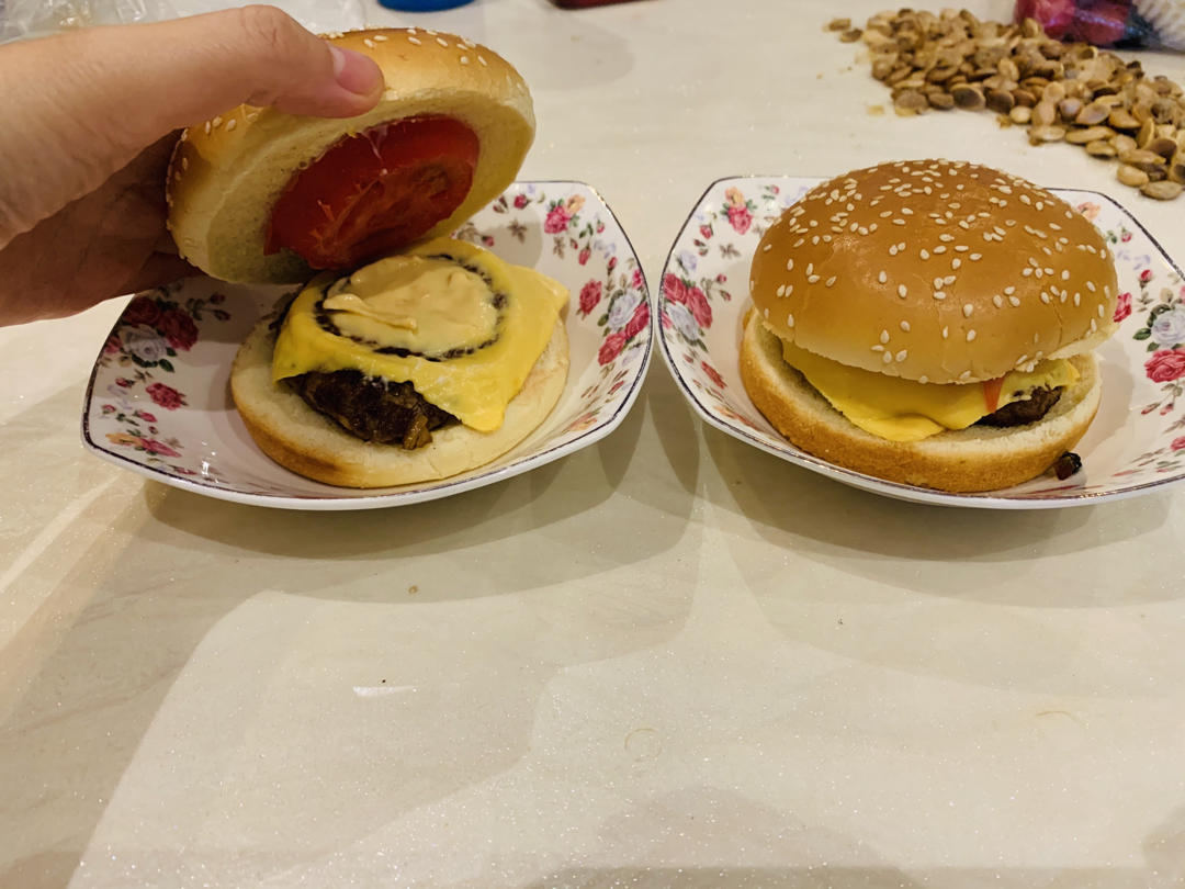 牛肉汉堡 煎出香嫩多汁的牛肉饼