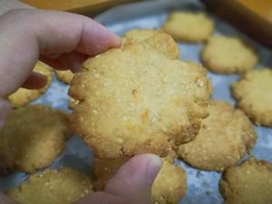 蛋黄芝麻薄饼干（消耗熟蛋黄）的做法 步骤4