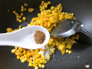 椒盐炒玉米的做法 步骤8
