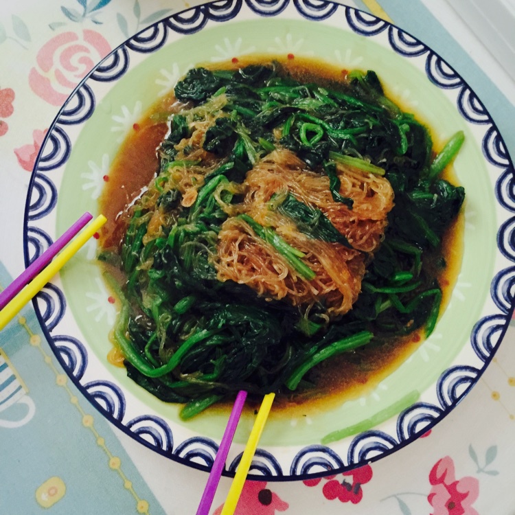 菠菜炒粉丝