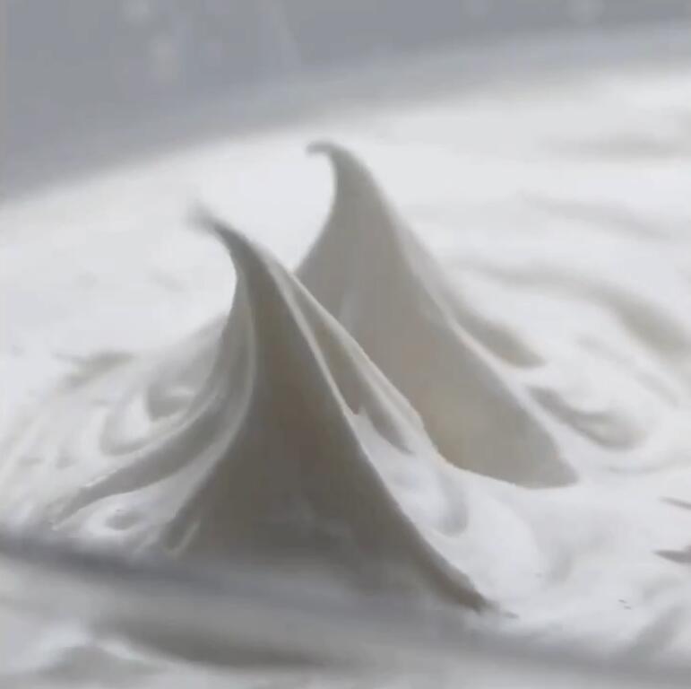 香草巧克力碎布朗尼冰激凌的做法 步骤2