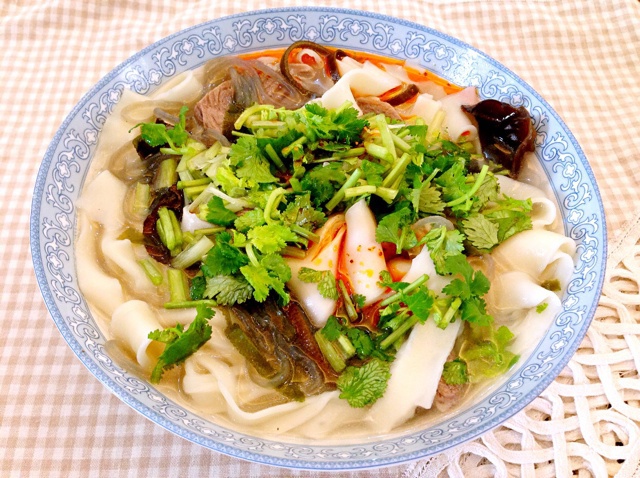 薄灰1做的羊肉烩面