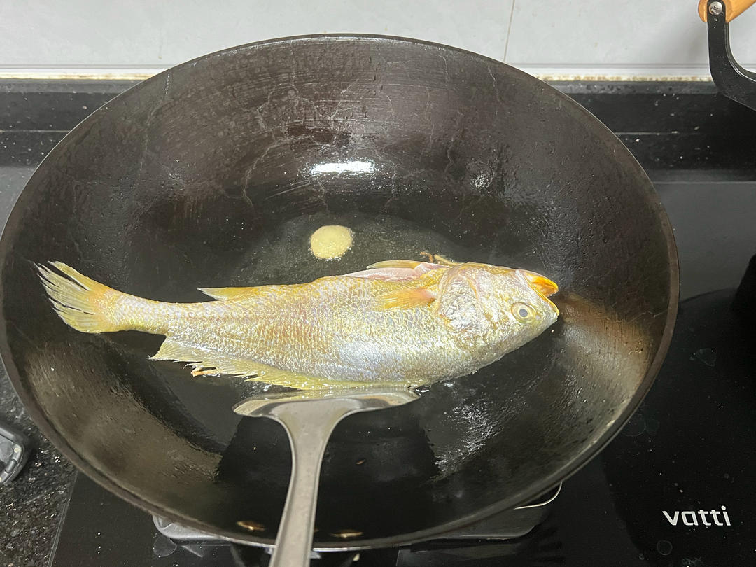 红烧黄鱼—鱼皮不破的小窍门