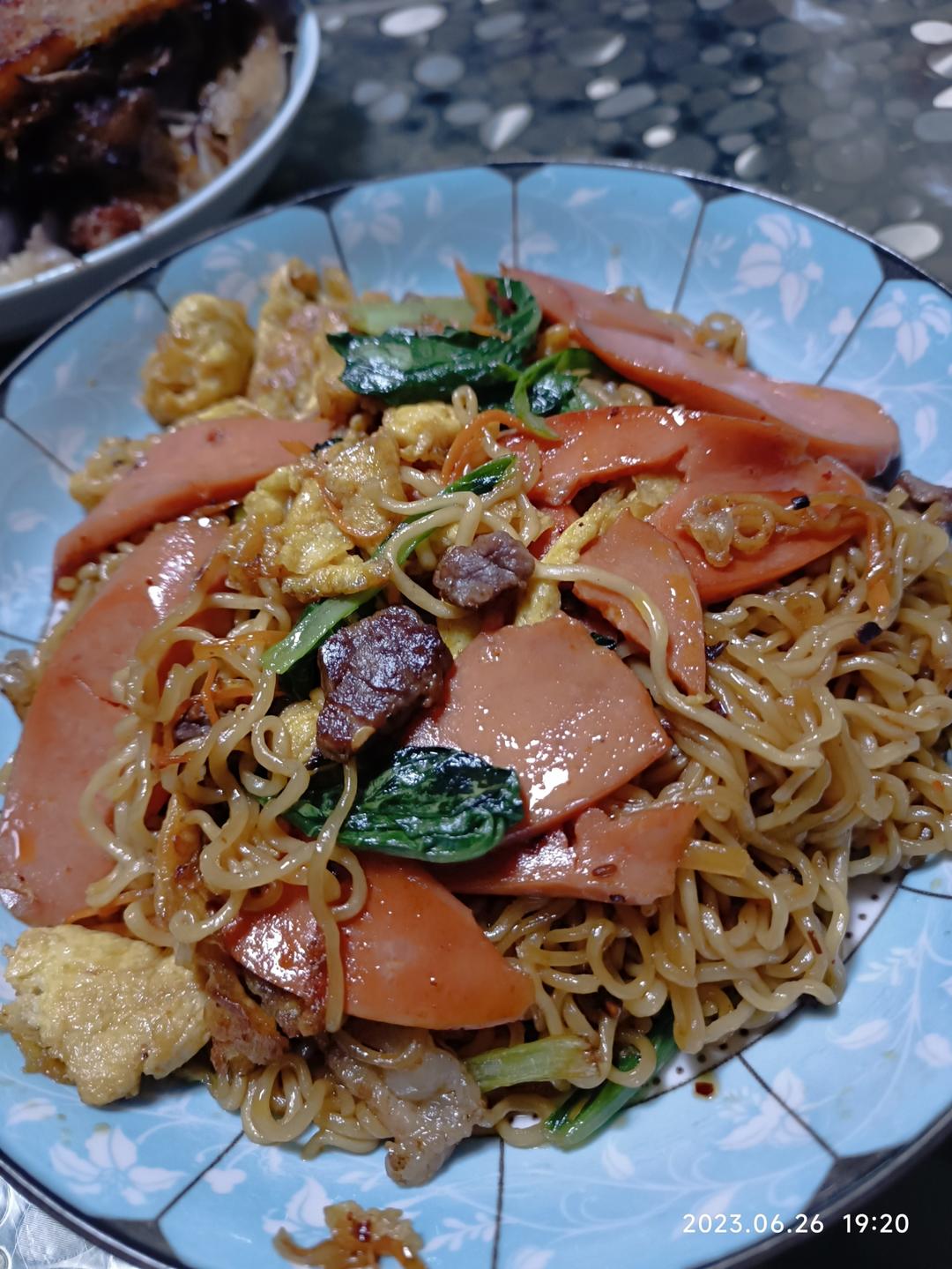 路边摊风味炒方便面