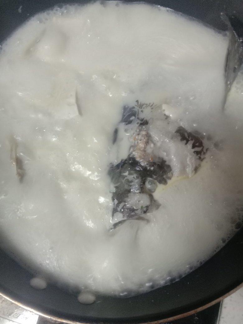 厨师长教你：“鱼头汤”的创新做法，非常详细的讲解，赶紧收藏