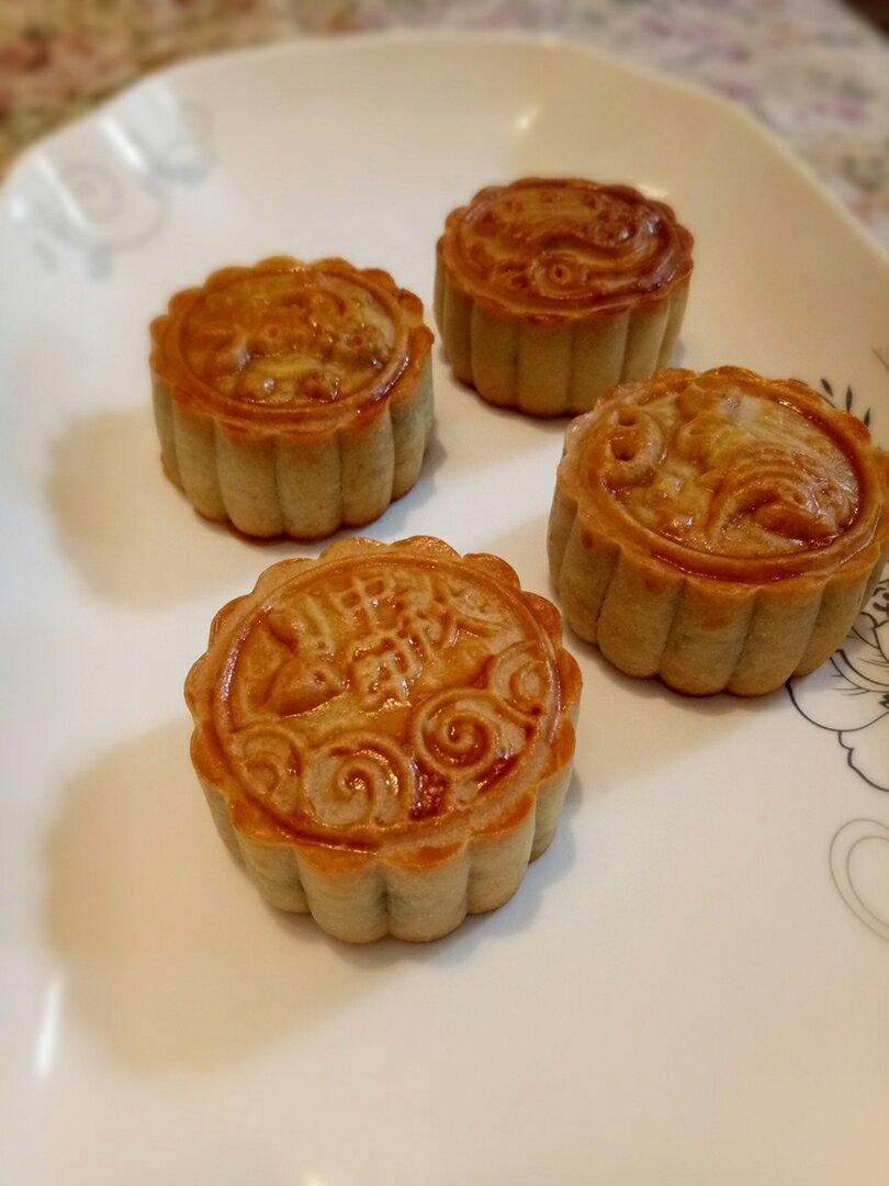 广式月饼—蛋黄莲蓉月饼