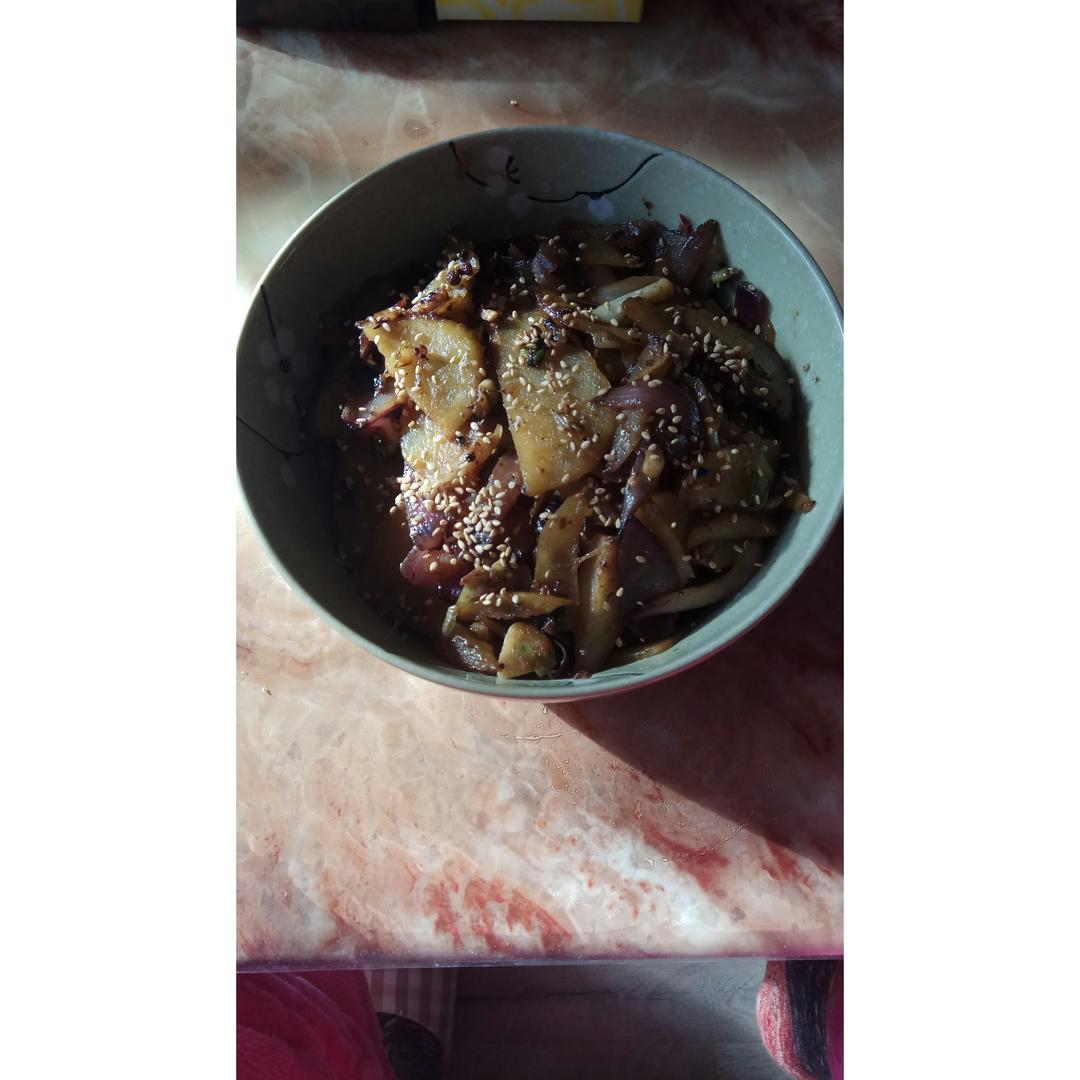 边吃边流泪的「孜然土豆片」