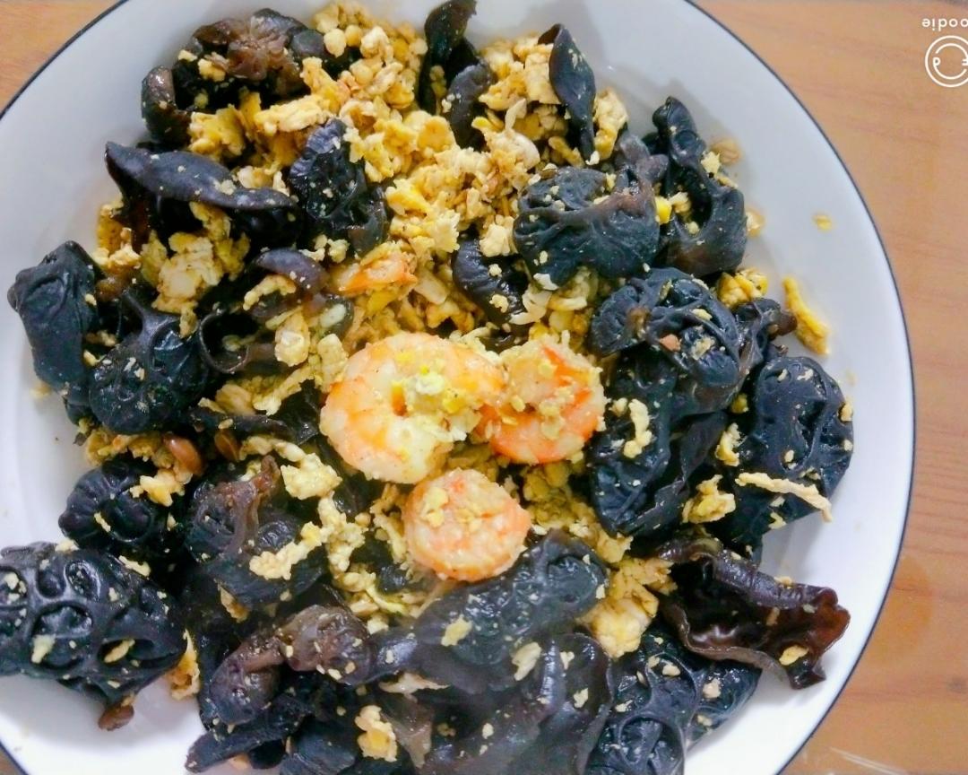 超好吃的虾油炒木耳炒鸡蛋的做法