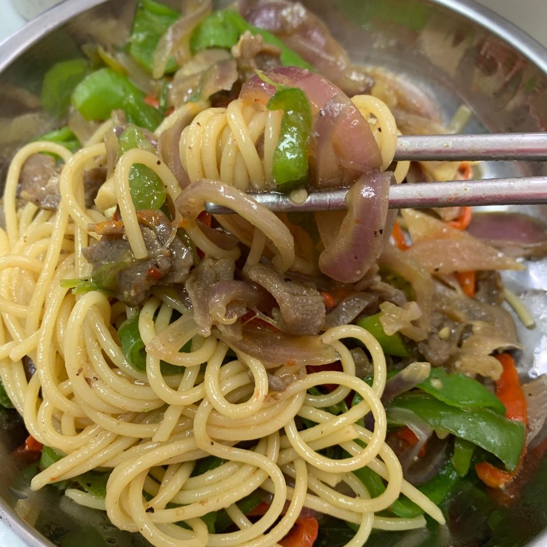 简单美味的黑椒牛柳意面