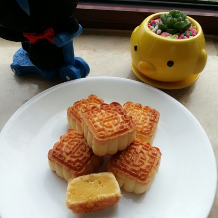 酥皮奶黄月饼
