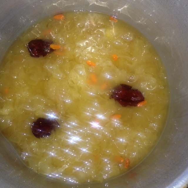 红枣银耳莲子羹