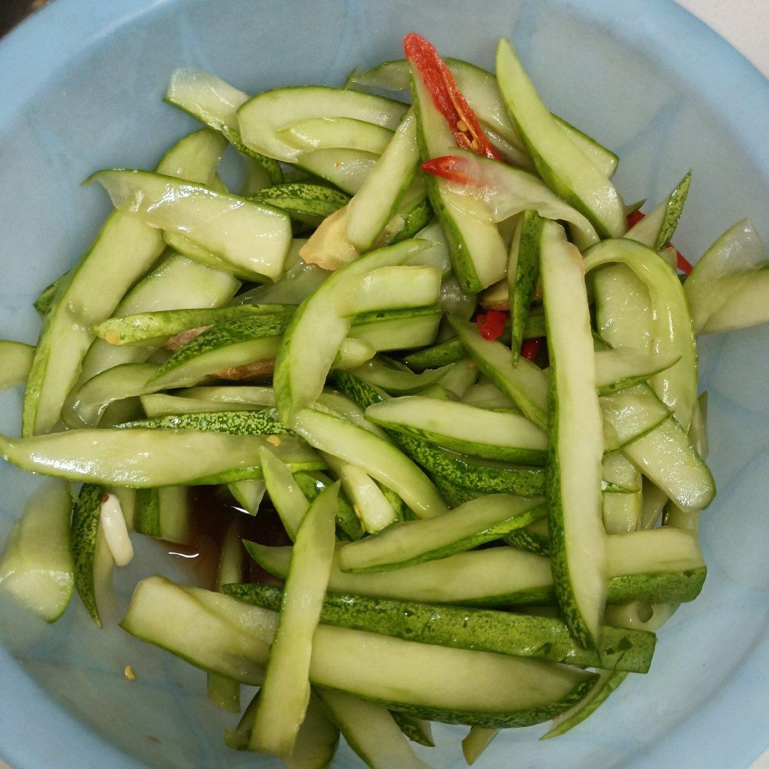 风味腌黄瓜