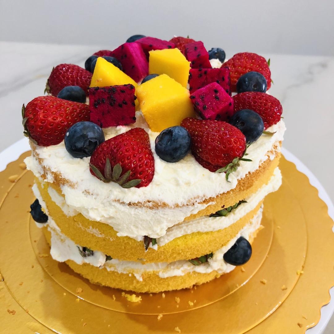 yoo0做的6寸裸蛋糕一枚