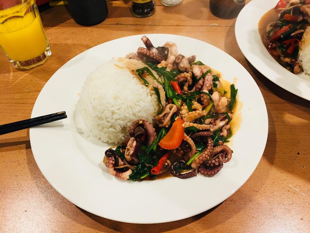 爆炒泡椒墨鱼仔