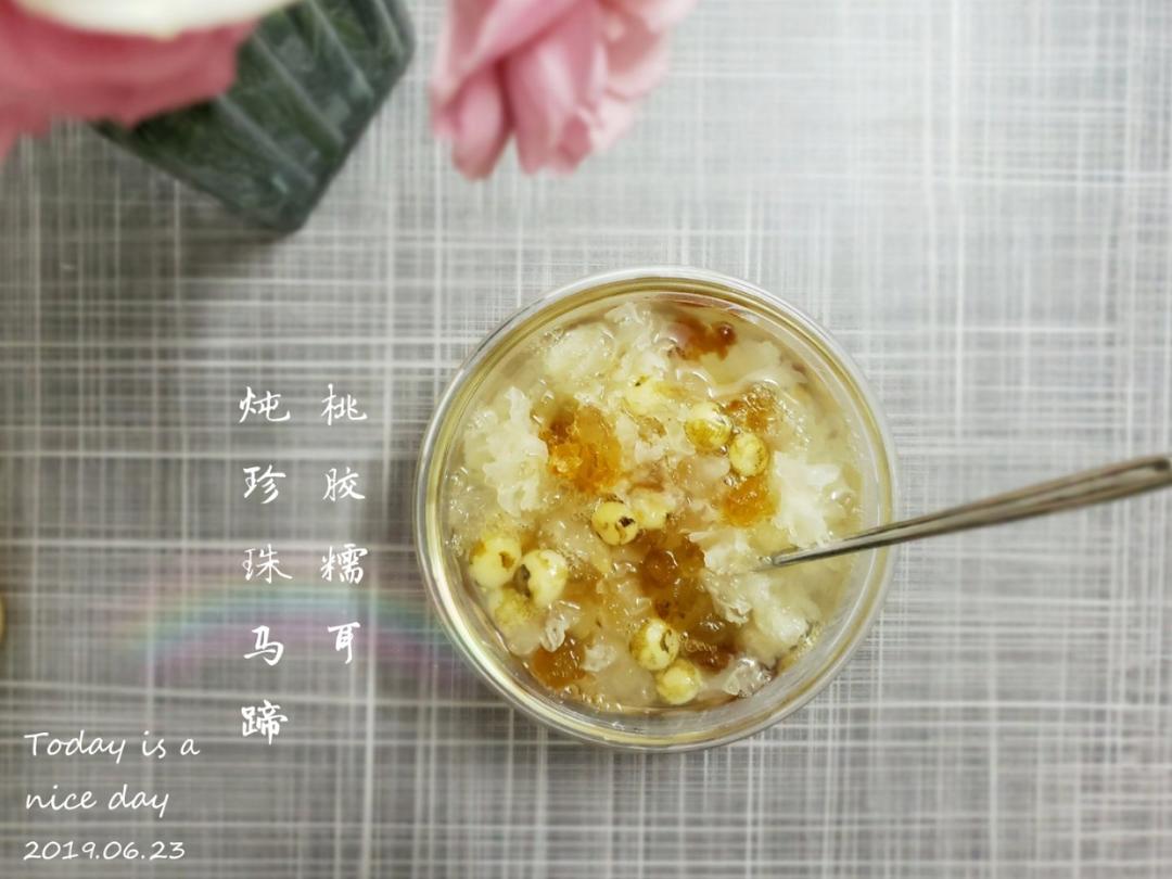 桃胶银耳红枣羹