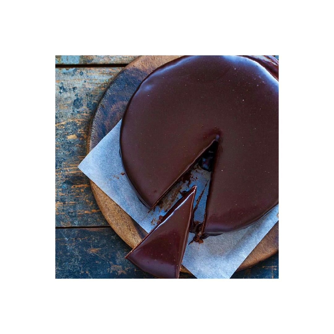 淋酱巧克力蛋糕！