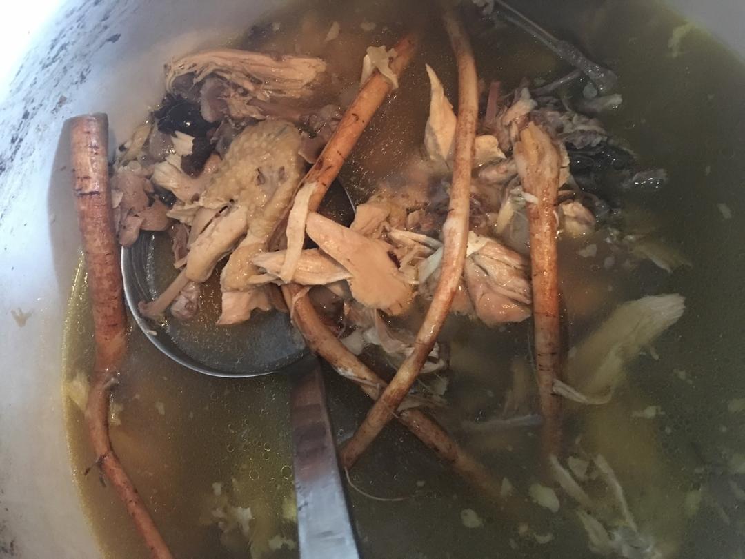 客家五指毛桃炖鸡汤