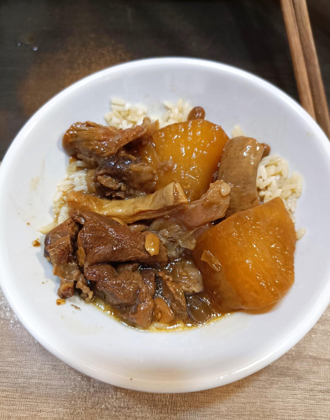 电饭煲和味牛腩