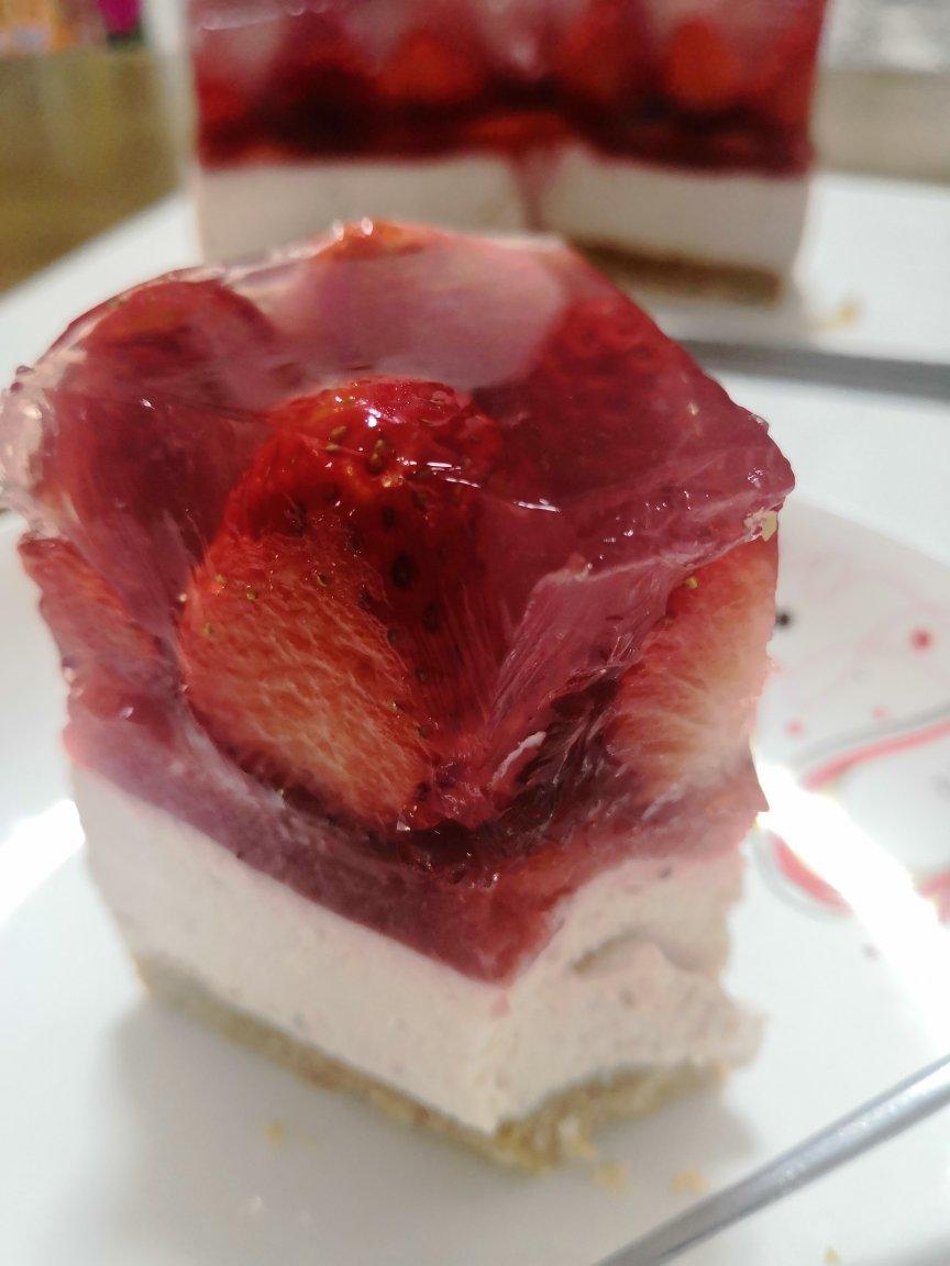 草莓乳酪慕斯蛋糕