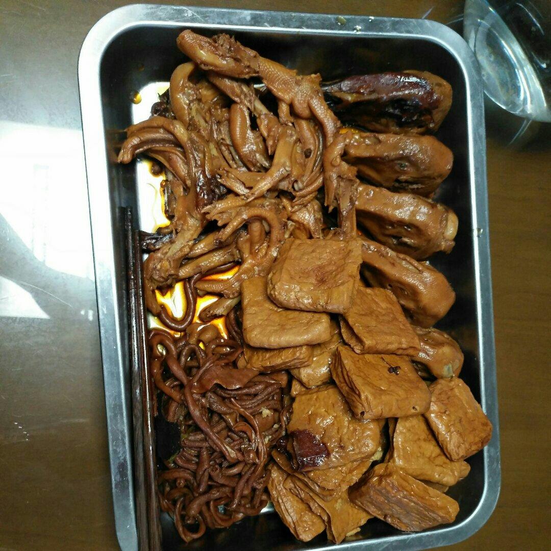 传统家乡卤味（卤五花肉、鸡爪、鸭胗等）