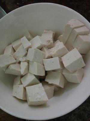 咖喱白菜焖豆腐的做法 步骤1